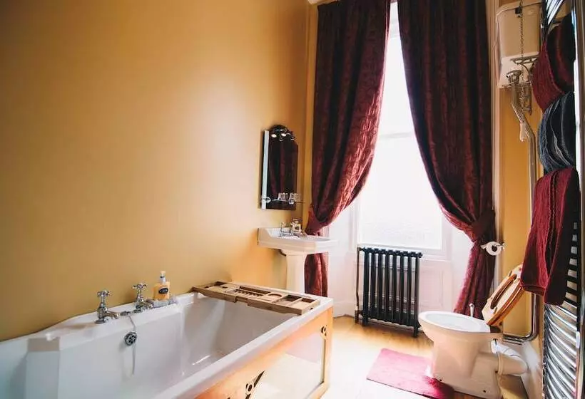 تختخواب و صبحانه Antrim House Guest Rooms & Suites