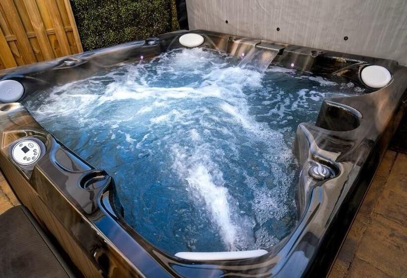 צימר Antrim House Guest Rooms & Suites