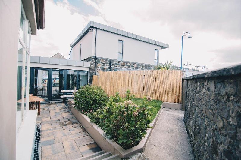 צימר Antrim House Guest Rooms & Suites