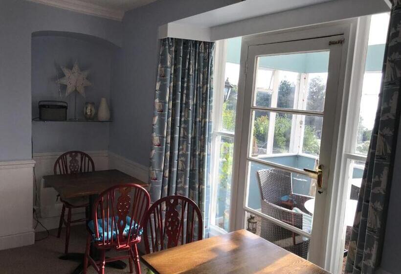 צימר Lawrenny Lodge