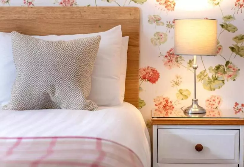 تختخواب و صبحانه The Abbey Town House   Cheltenham