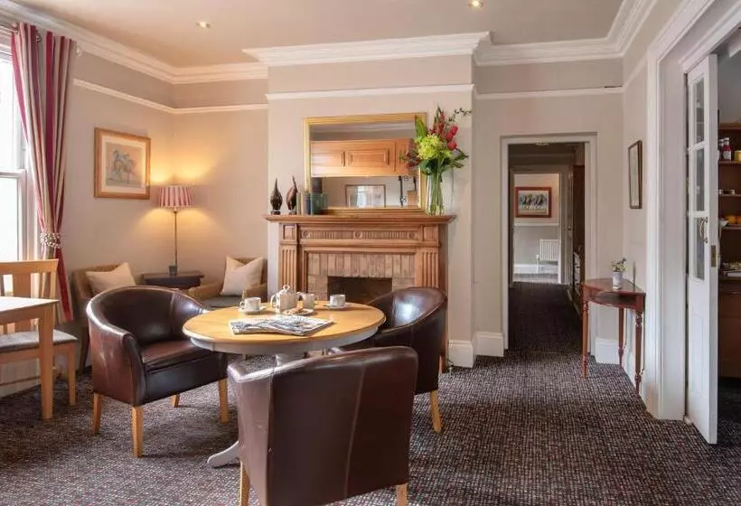 تختخواب و صبحانه The Abbey Town House   Cheltenham