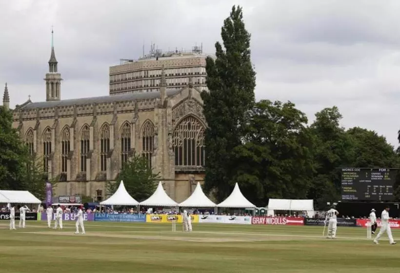 تختخواب و صبحانه The Abbey Town House   Cheltenham