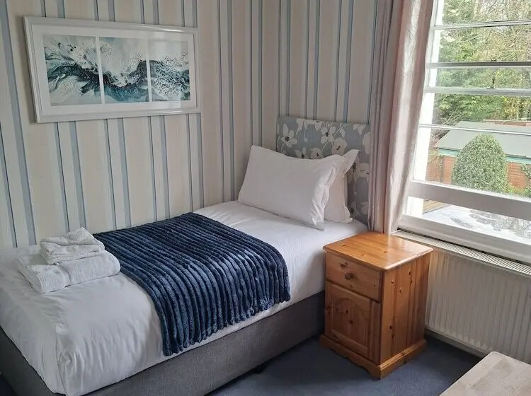 تختخواب و صبحانه The Abbey Town House   Cheltenham