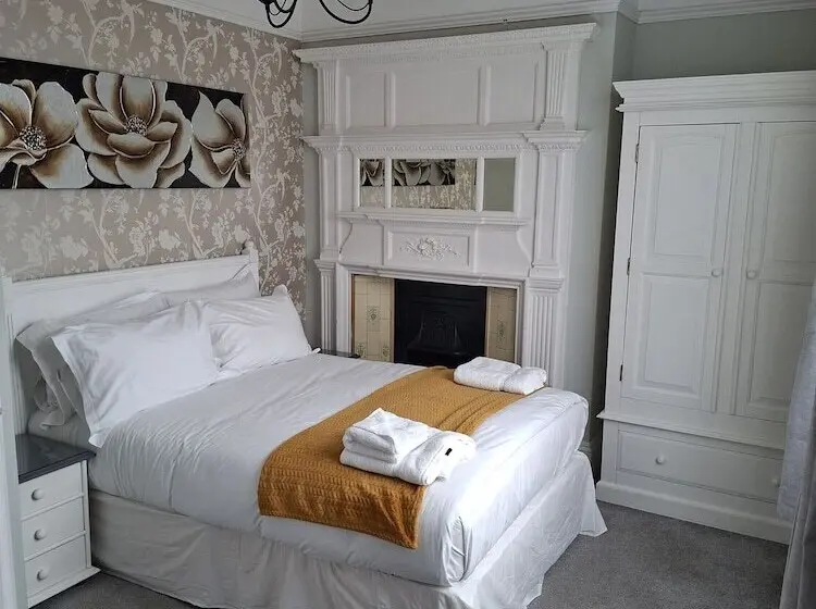 تختخواب و صبحانه The Abbey Town House   Cheltenham