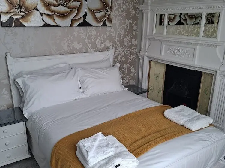 تختخواب و صبحانه The Abbey Town House   Cheltenham