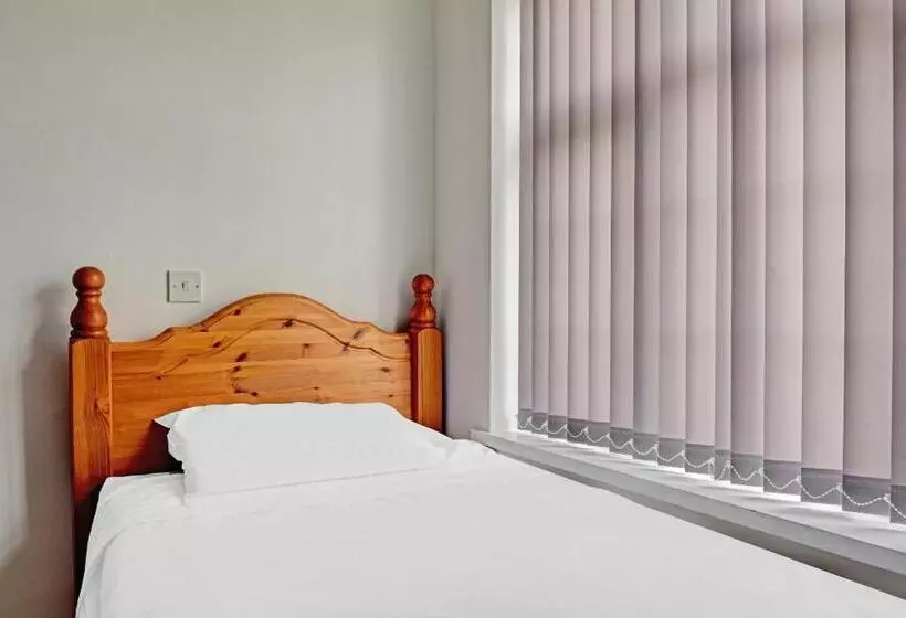 تختخواب و صبحانه The Gables Hotel, Birmingham Airport