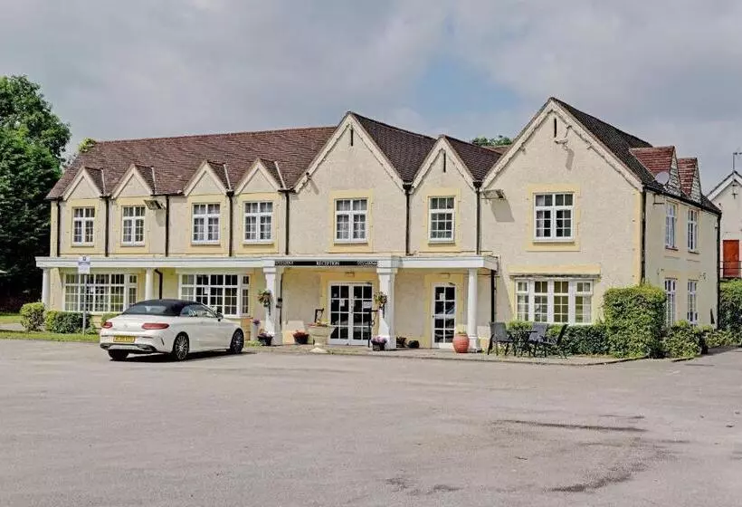 تختخواب و صبحانه The Gables Hotel, Birmingham Airport