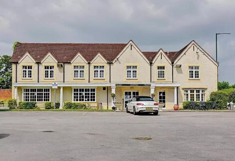 تختخواب و صبحانه The Gables Hotel, Birmingham Airport