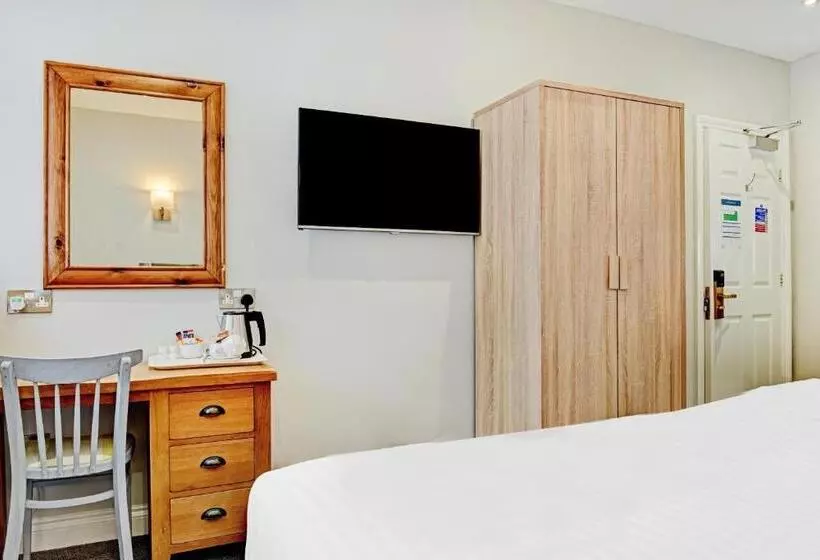 تختخواب و صبحانه The Gables Hotel, Birmingham Airport