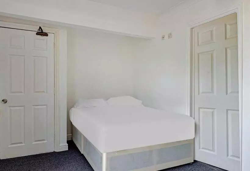 تختخواب و صبحانه The Gables Hotel, Birmingham Airport