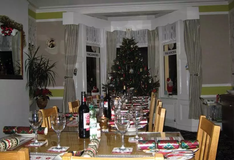 تختخواب و صبحانه The Marlborough Guest House