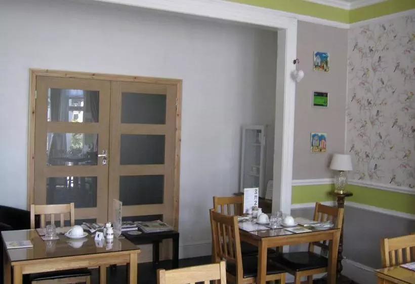 تختخواب و صبحانه The Marlborough Guest House
