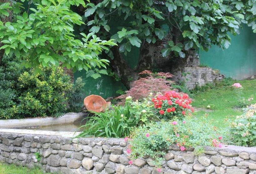 تختخواب و صبحانه Villa Kursa