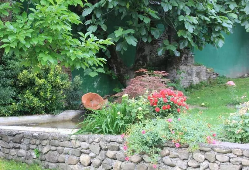 تختخواب و صبحانه Villa Kursa