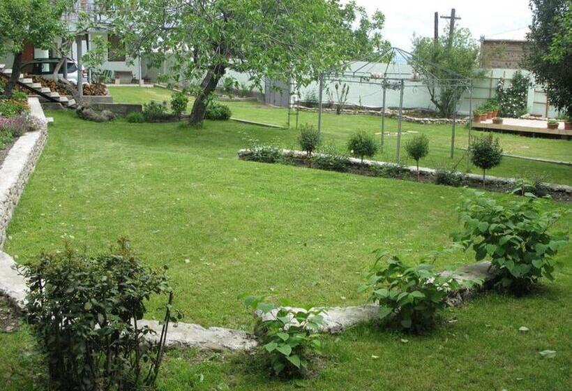 تختخواب و صبحانه Villa Kursa