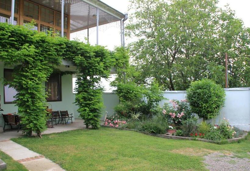 تختخواب و صبحانه Villa Kursa