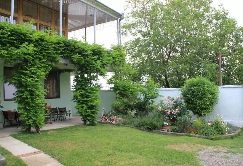 تختخواب و صبحانه Villa Kursa