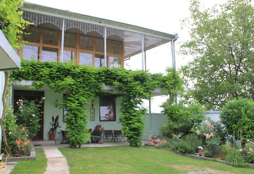 تختخواب و صبحانه Villa Kursa