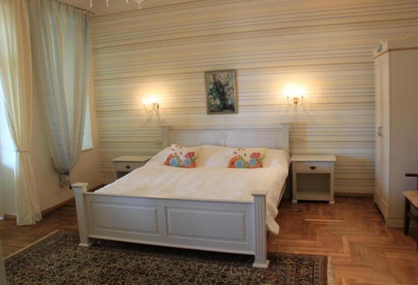 تختخواب و صبحانه Villa Kursa