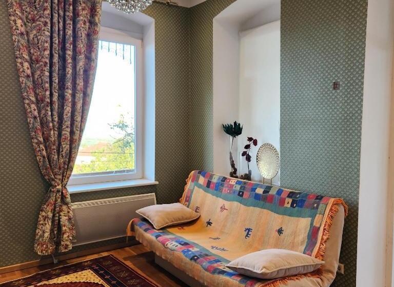 تختخواب و صبحانه Villa Kursa