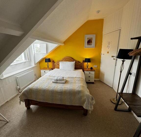 민박 Watermead House