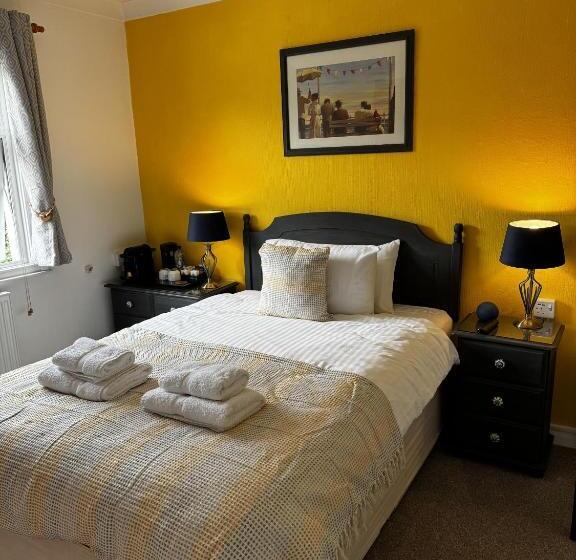 민박 Watermead House