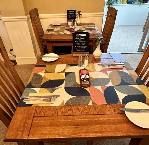 민박 Watermead House