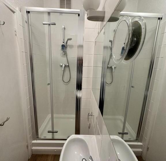 민박 Watermead House