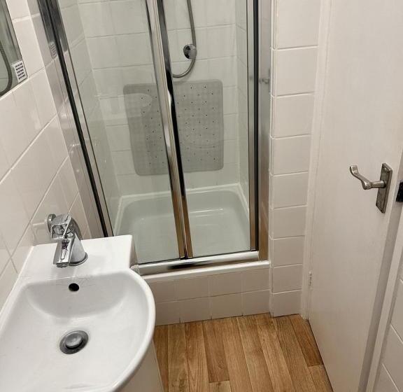 민박 Watermead House