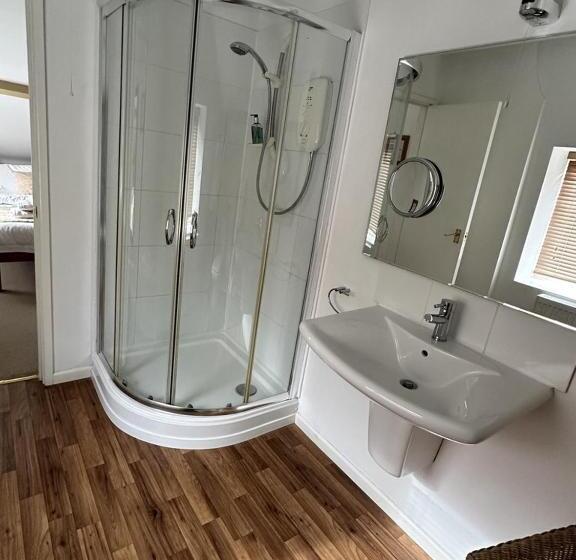 민박 Watermead House