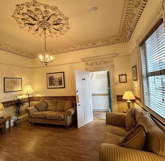 민박 Watermead House