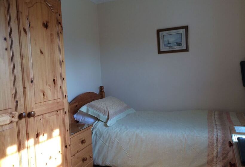 Half Moon Hotel And Restaurant