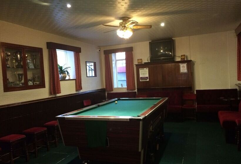 Half Moon Hotel And Restaurant