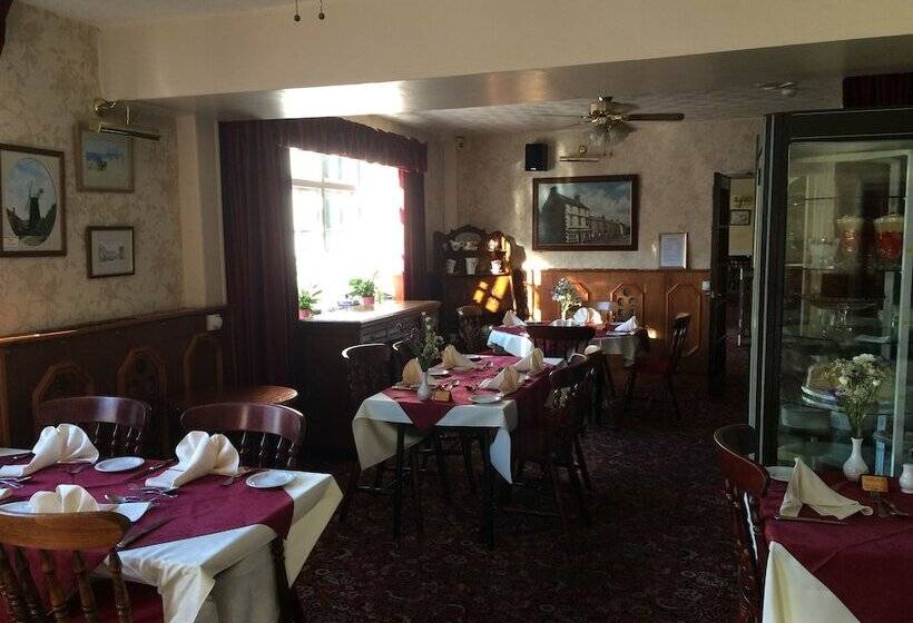 Half Moon Hotel And Restaurant