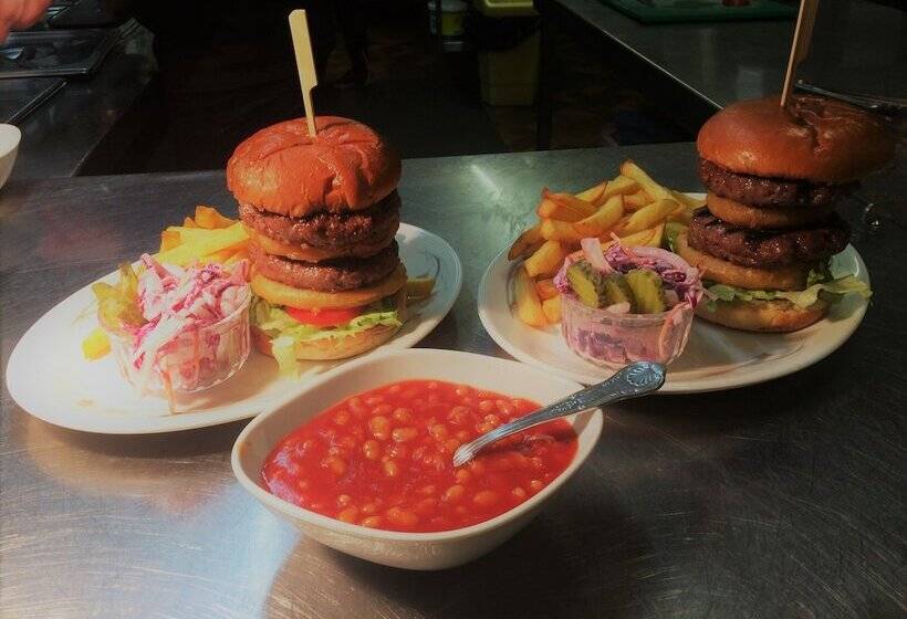 Half Moon Hotel And Restaurant