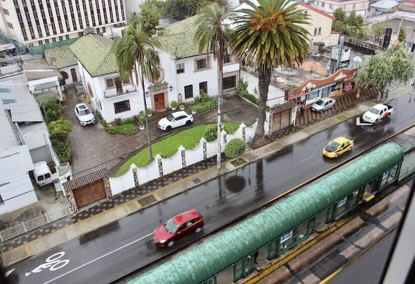 Hotel 6 De Diciembre