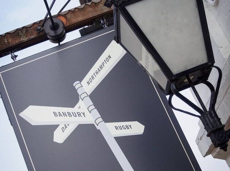 ホテル Crossroads By Chef & Brewer Collection