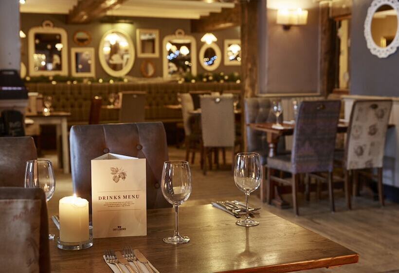 ホテル Crossroads By Chef & Brewer Collection