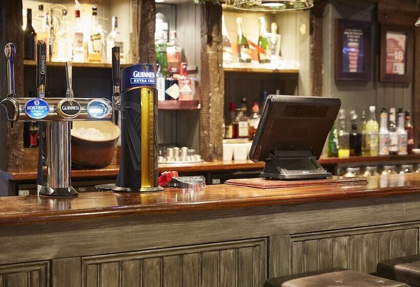 ホテル Crossroads By Chef & Brewer Collection