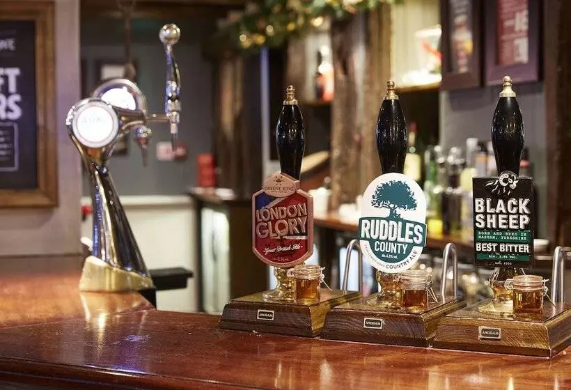 Hotelli Crossroads By Chef & Brewer Collection