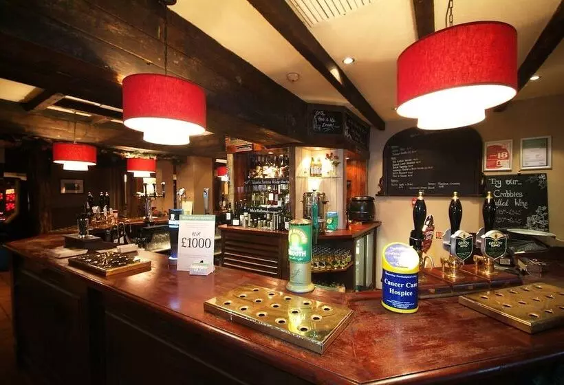 Hotelli Crossroads By Chef & Brewer Collection