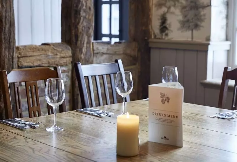 Hotelli Crossroads By Chef & Brewer Collection