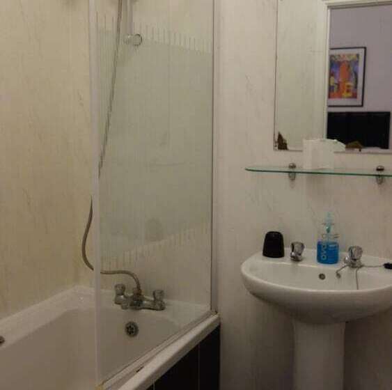 בית מלון כפרי Kensington