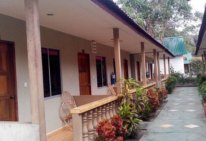 فندق Purnama Beach Resort