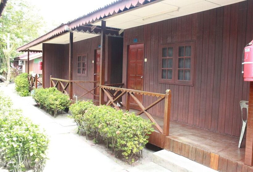 فندق Purnama Beach Resort