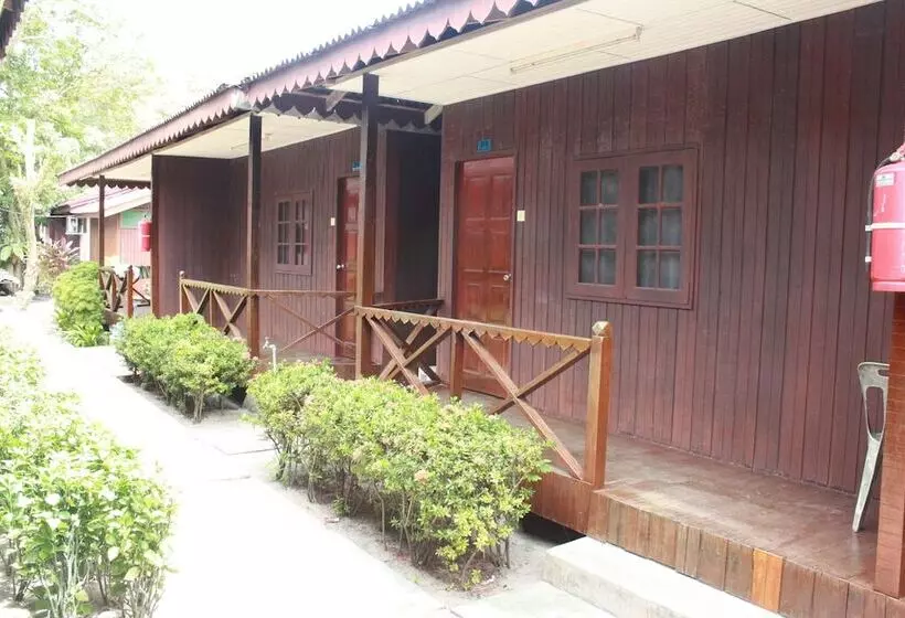 هتل Purnama Beach Resort