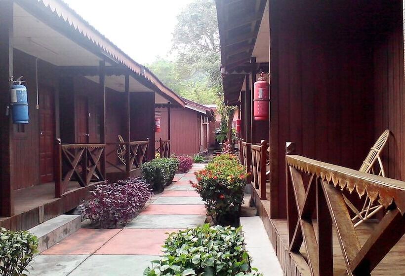 فندق Purnama Beach Resort