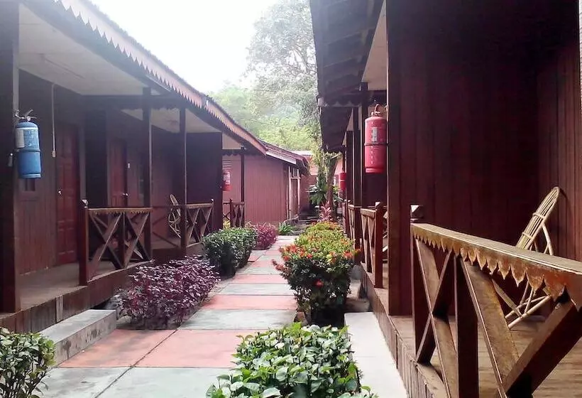 هتل Purnama Beach Resort