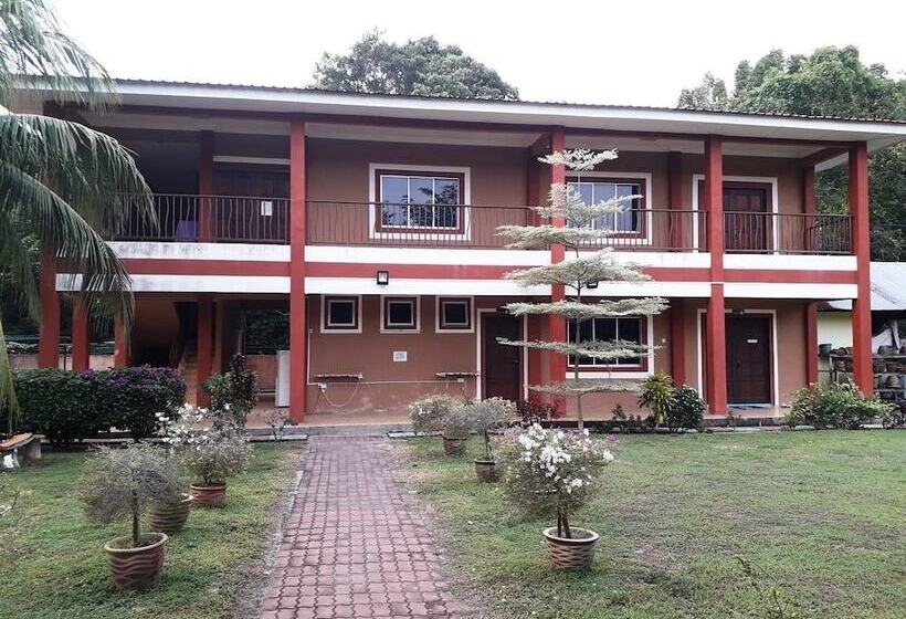 فندق Purnama Beach Resort